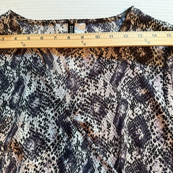 H&M Divided Blouse Top Crop Women's Sz12 Chiffon Snake Print Gray Long Sleeves - Picture 9 of 13